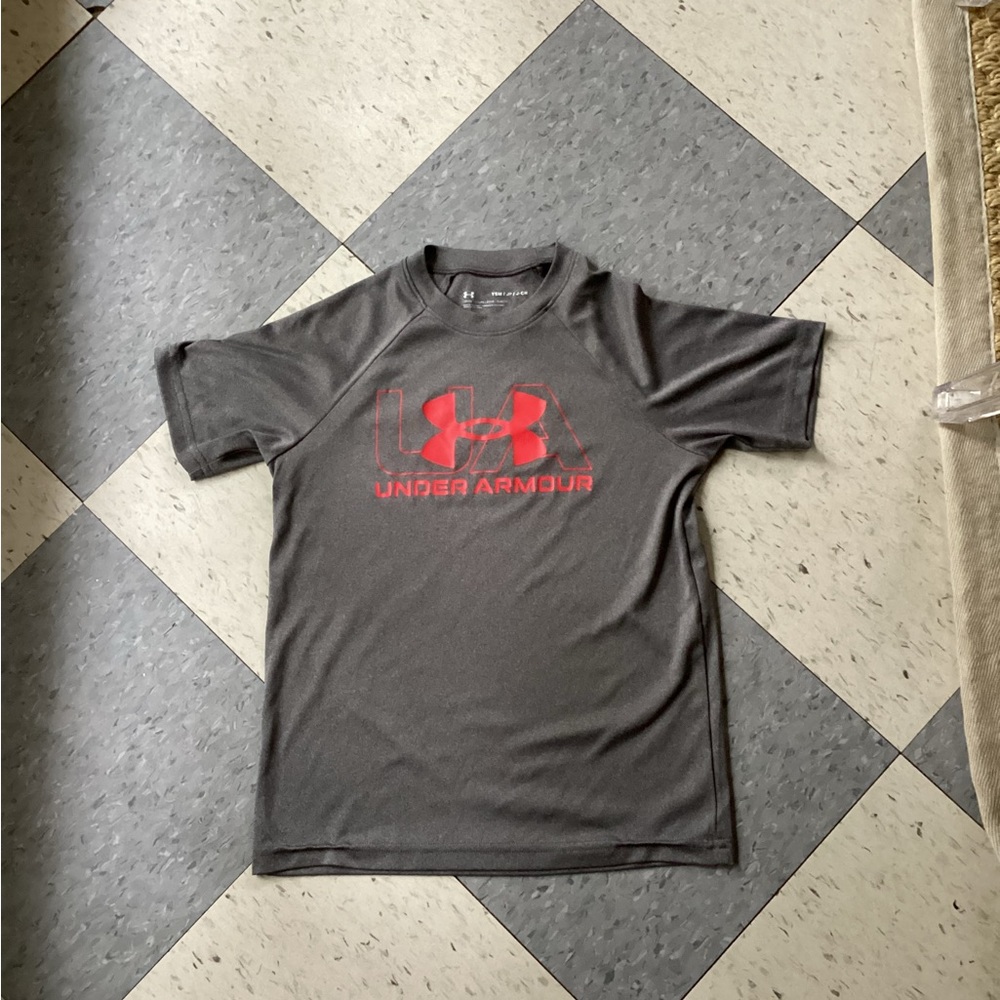 ⭐️EUC⭐️ Boys Under Armour Shirt, Youth Size Small